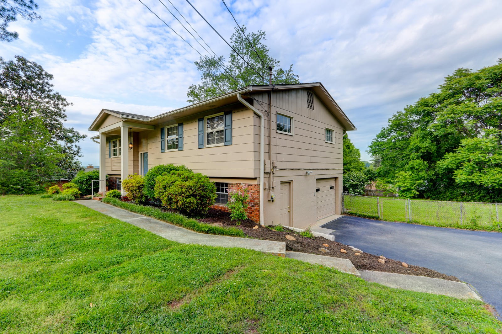 304 Clearfield Road Southwest Knoxville, TN 37922 - Photo 2 of 21 Gallery Image 2