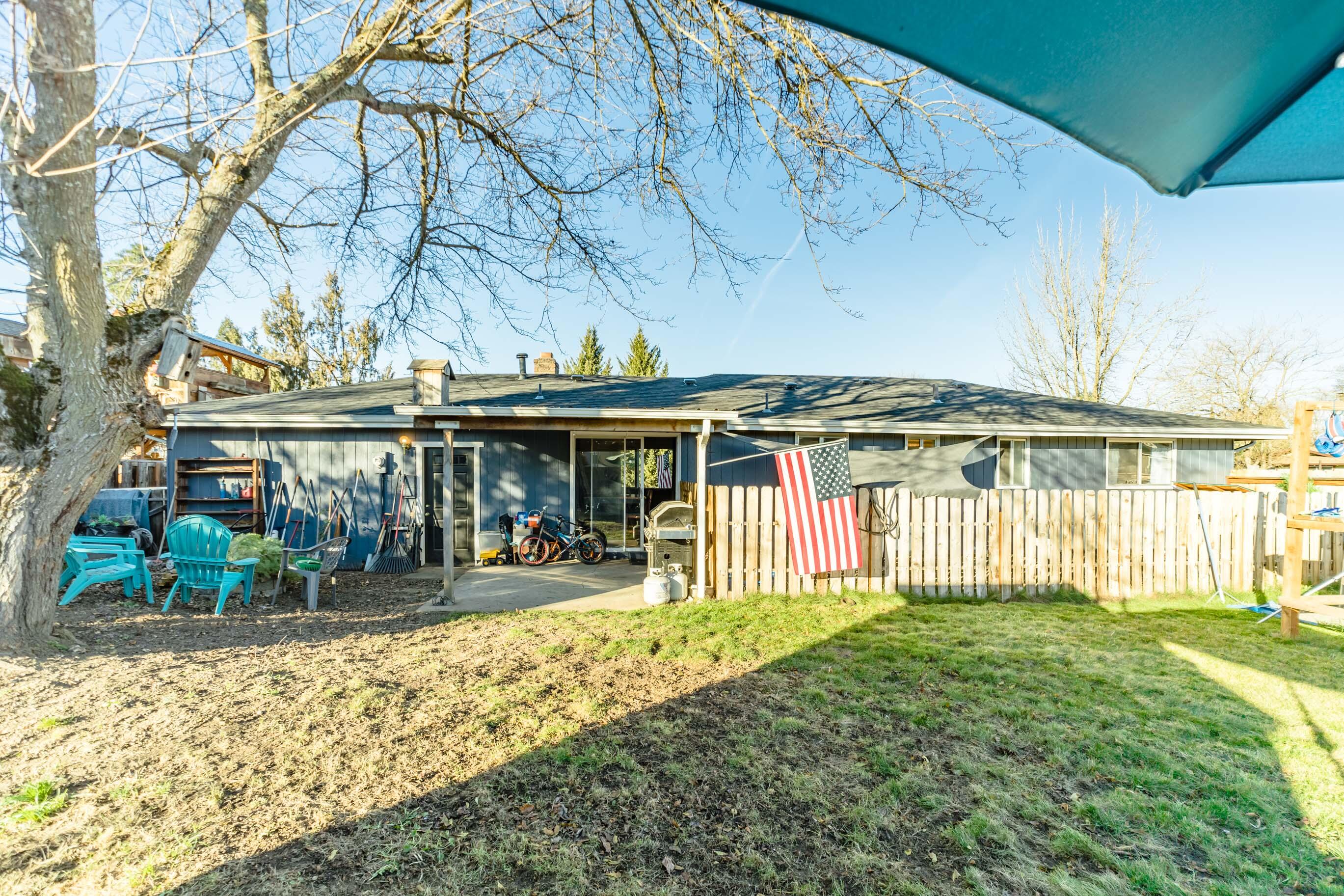 96 Victoria Way Central Point, OR 97502 - Photo 16 of 20 Web-13