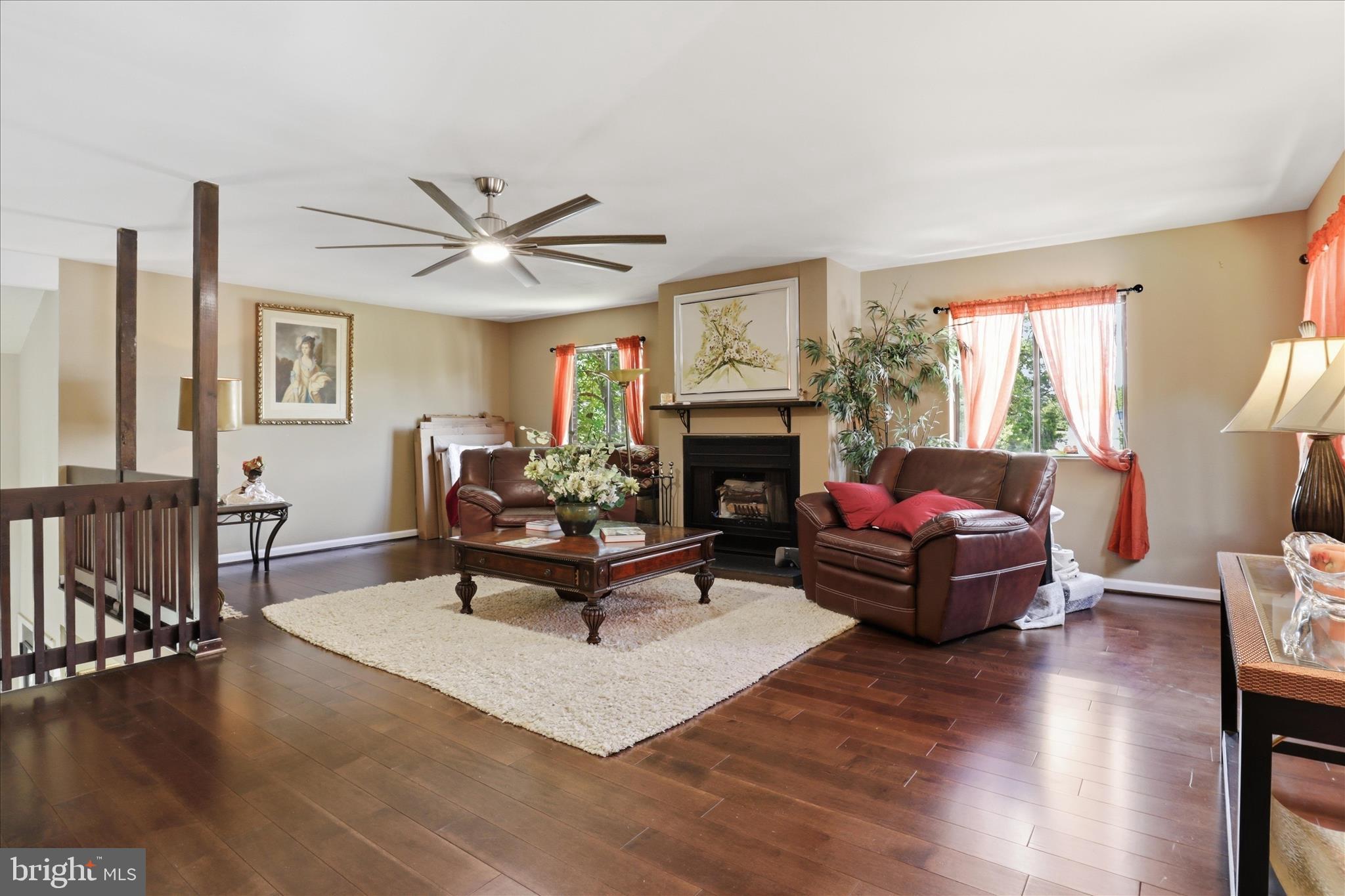 211 Keyes Court Sterling, VA 20164 - Photo 12 of 37 Second level family room