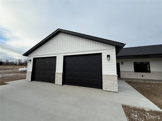 $399,000 | 11290 Green Acres Trail, Hannibal, MO 63401