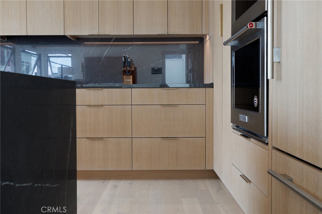 4310 Ocean Drive Manhattan Beach, CA 90266 - Photo 15 of 54 a view of closet