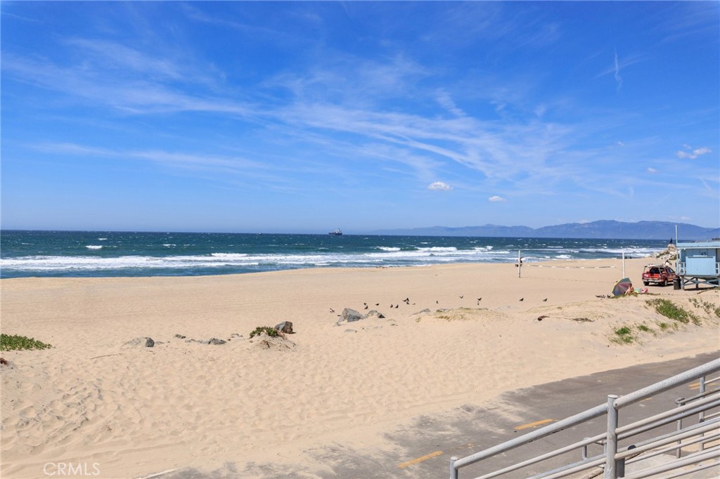 4310 Ocean Drive Manhattan Beach, CA 90266 - Photo 54 of 54 a view of an ocean beach
