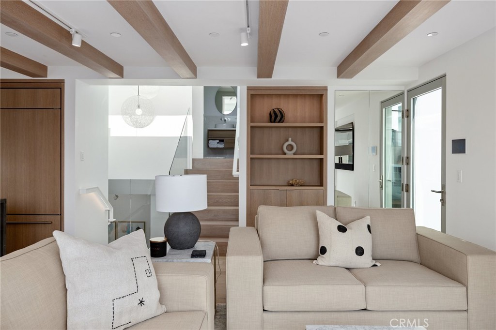 4310 Ocean Drive Manhattan Beach, CA 90266 - Photo 7 of 54 a living room with furniture
