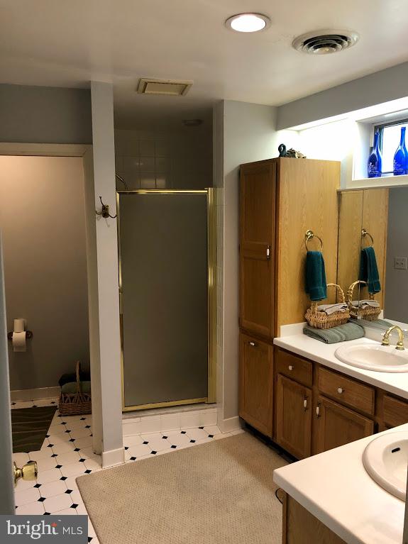 12610 Timber Grove Road Reisterstown, MD 21136 - Photo 26 of 42 Primary bath