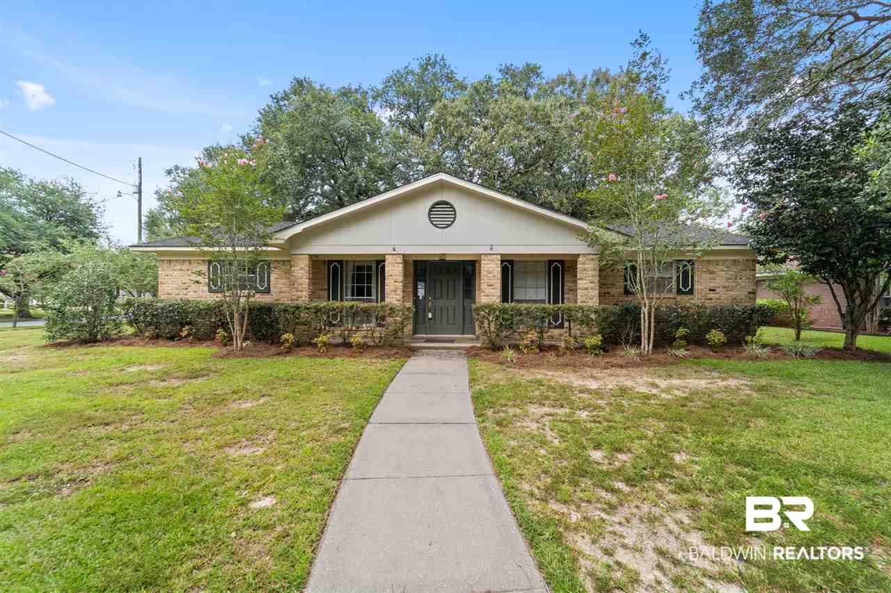 4251 Spring Valley Drive South Mobile, AL 36693 - Photo 2 of 17