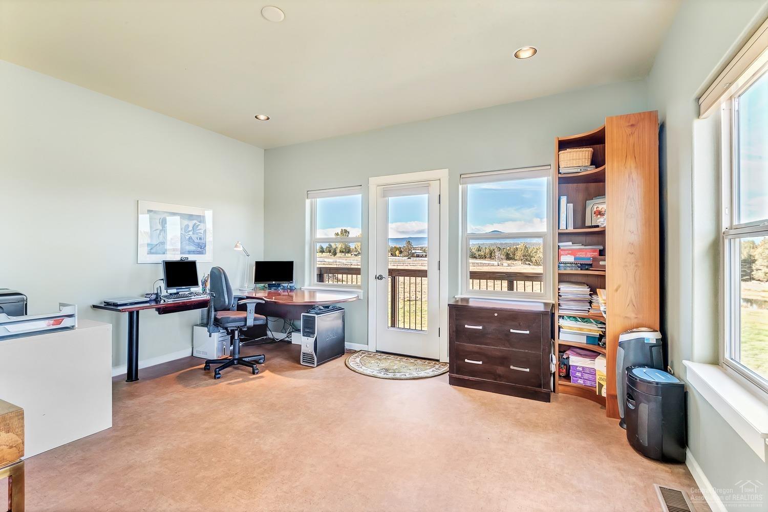 18865 Couch Market Road Bend, OR 97703 - Photo 19 of 25 The upstairs office at the west side of