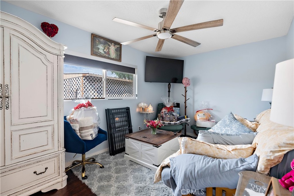 24444 Scotch Lane Colton, CA 92324 - Photo 25 of 43 a living room with furniture and a flat screen tv