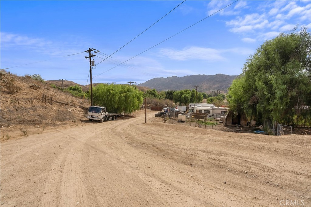 24444 Scotch Lane Colton, CA 92324 - Photo 30 of 43 a view of a terrace with a table and chairs