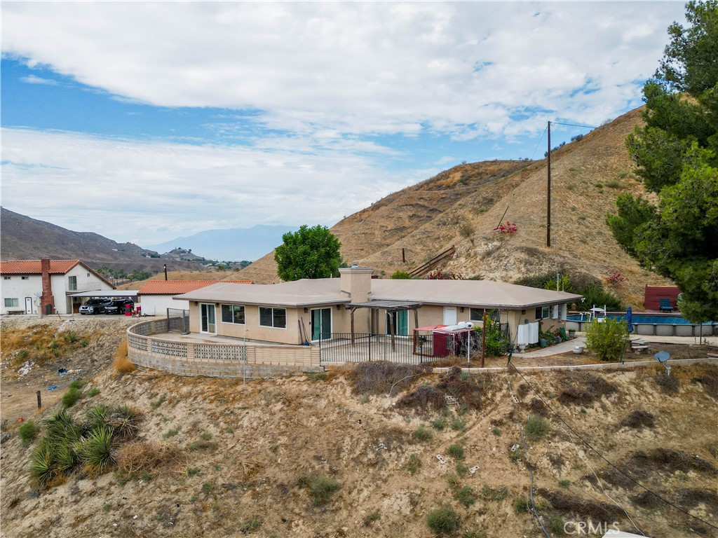 24444 Scotch Lane Colton, CA 92324 - Photo 33 of 43 front view of a large building with a yard