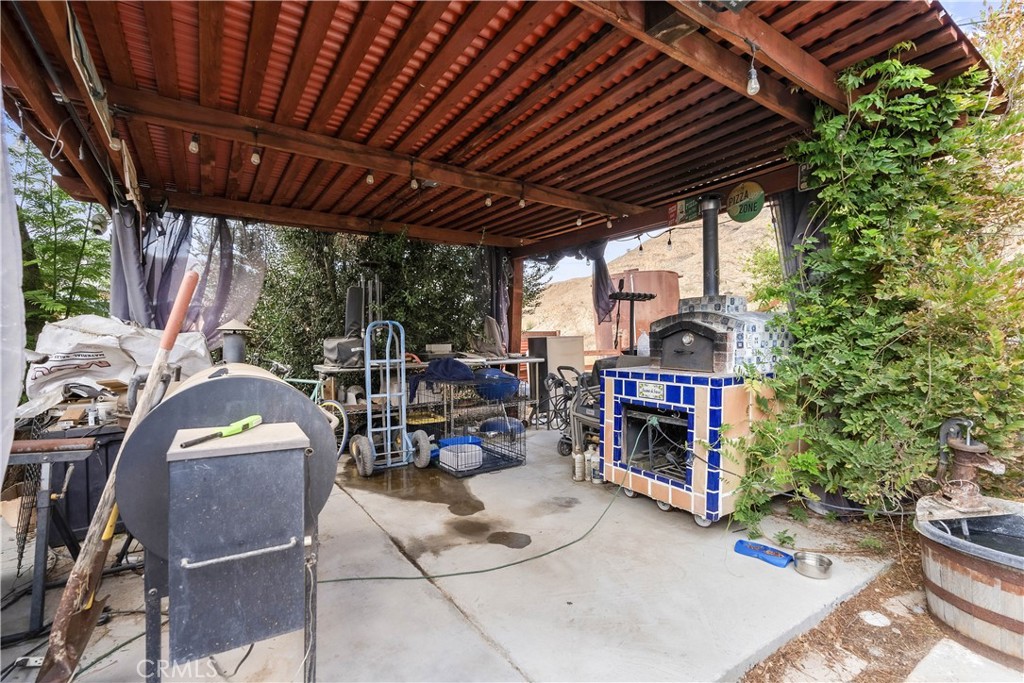 24444 Scotch Lane Colton, CA 92324 - Photo 4 of 43 a view of a chairs and table in a patio