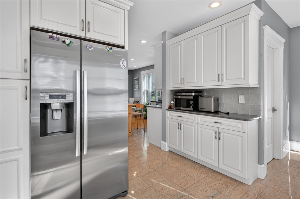 962 Pleasant Street Worcester, MA 01602 - Photo 10 of 32