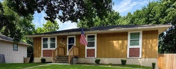 $265,000 | 2106 Southeast Owings Street, Oak Grove, MO 64075