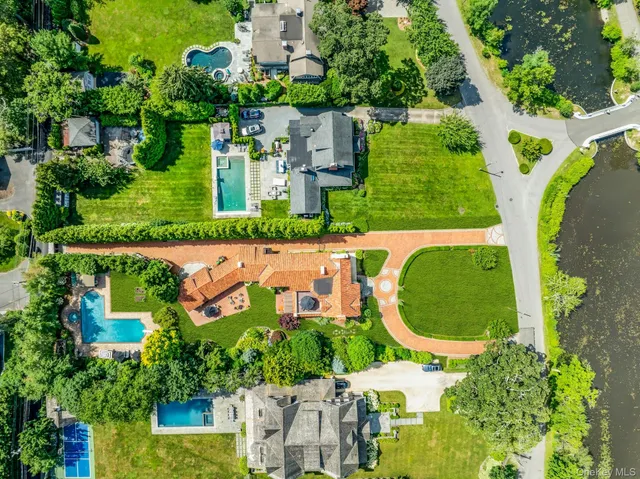 $2,850,000 | 259 Lakeview Avenue West, Brightwaters, NY 11718