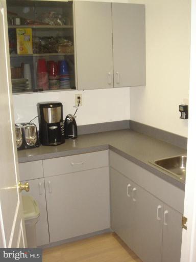 4555 Mountain Road Pasadena, MD 21122 - Photo 22 of 23 Butler's pantry off kitchen