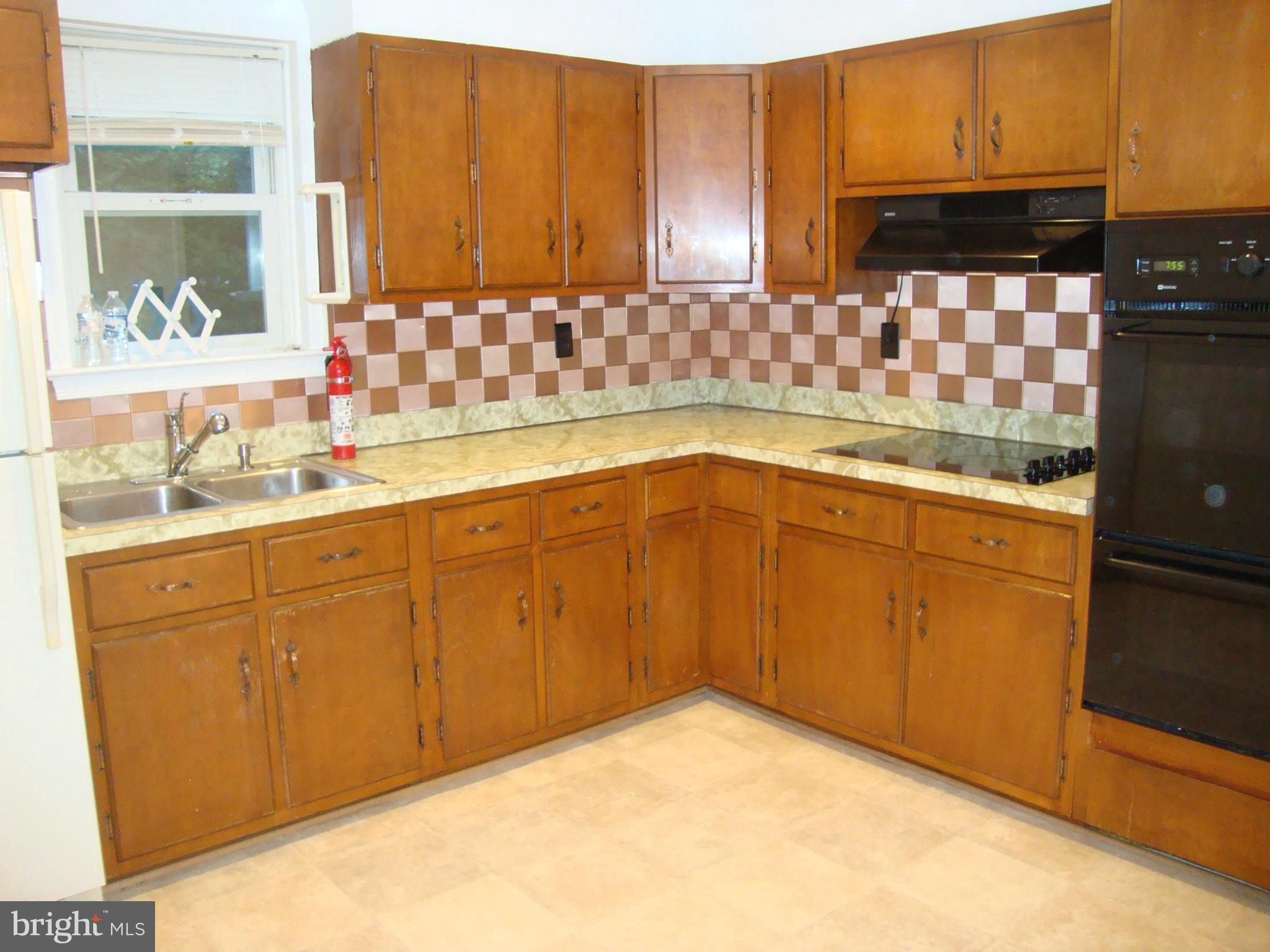 9600 Dangerfield Road Clinton, MD 20735 - Photo 2 of 30 Kitchen