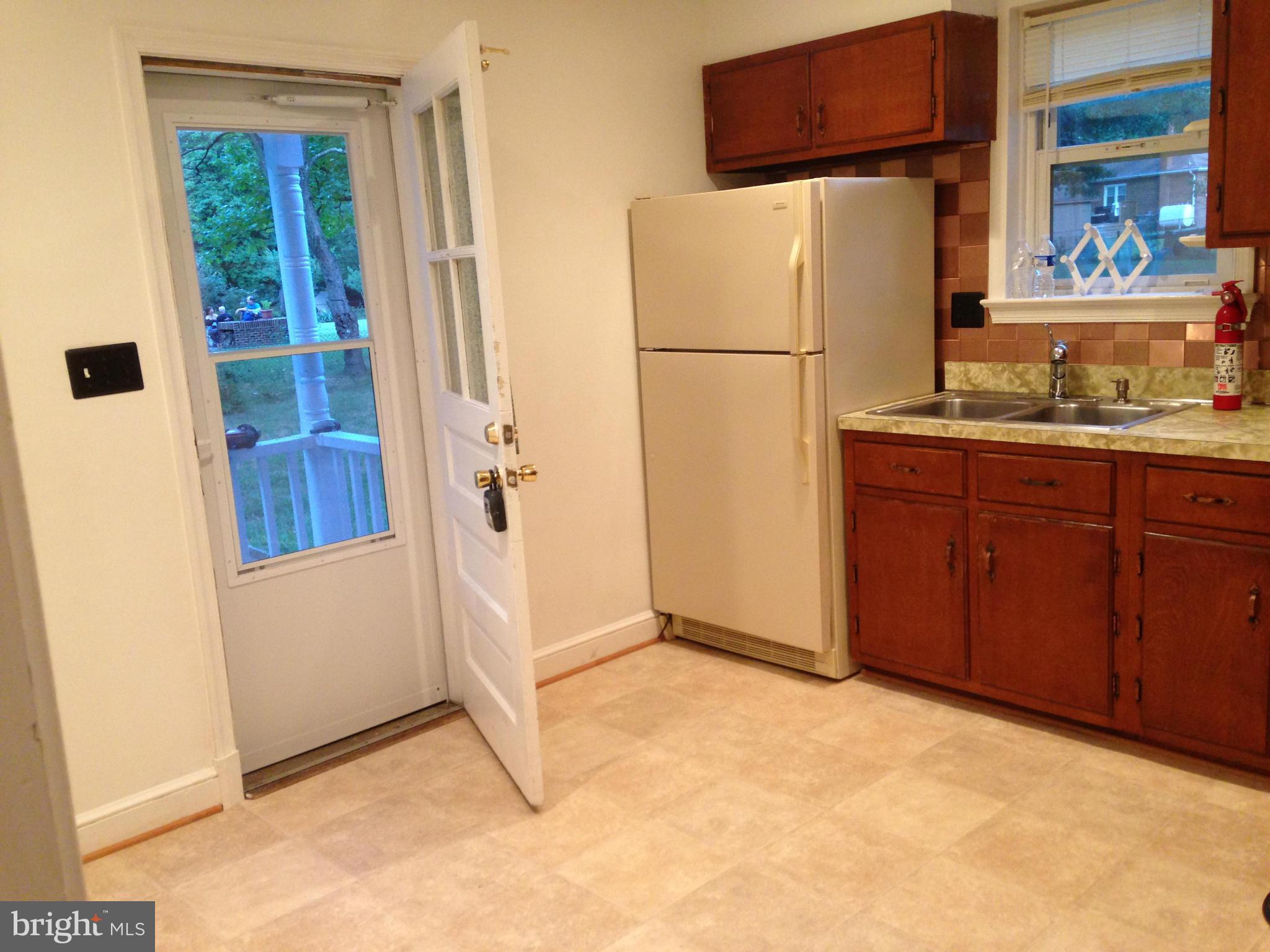 9600 Dangerfield Road Clinton, MD 20735 - Photo 9 of 30 Kitchen