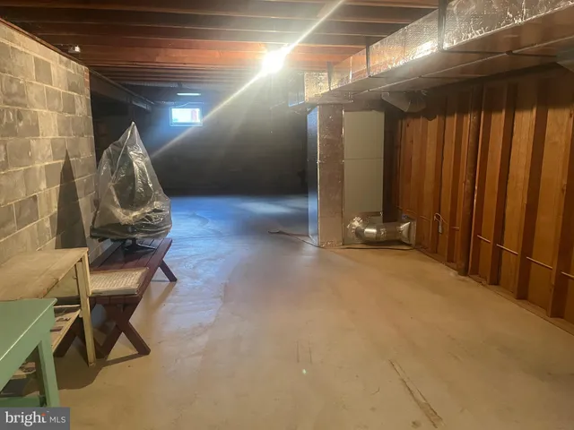 a view of empty room with a window