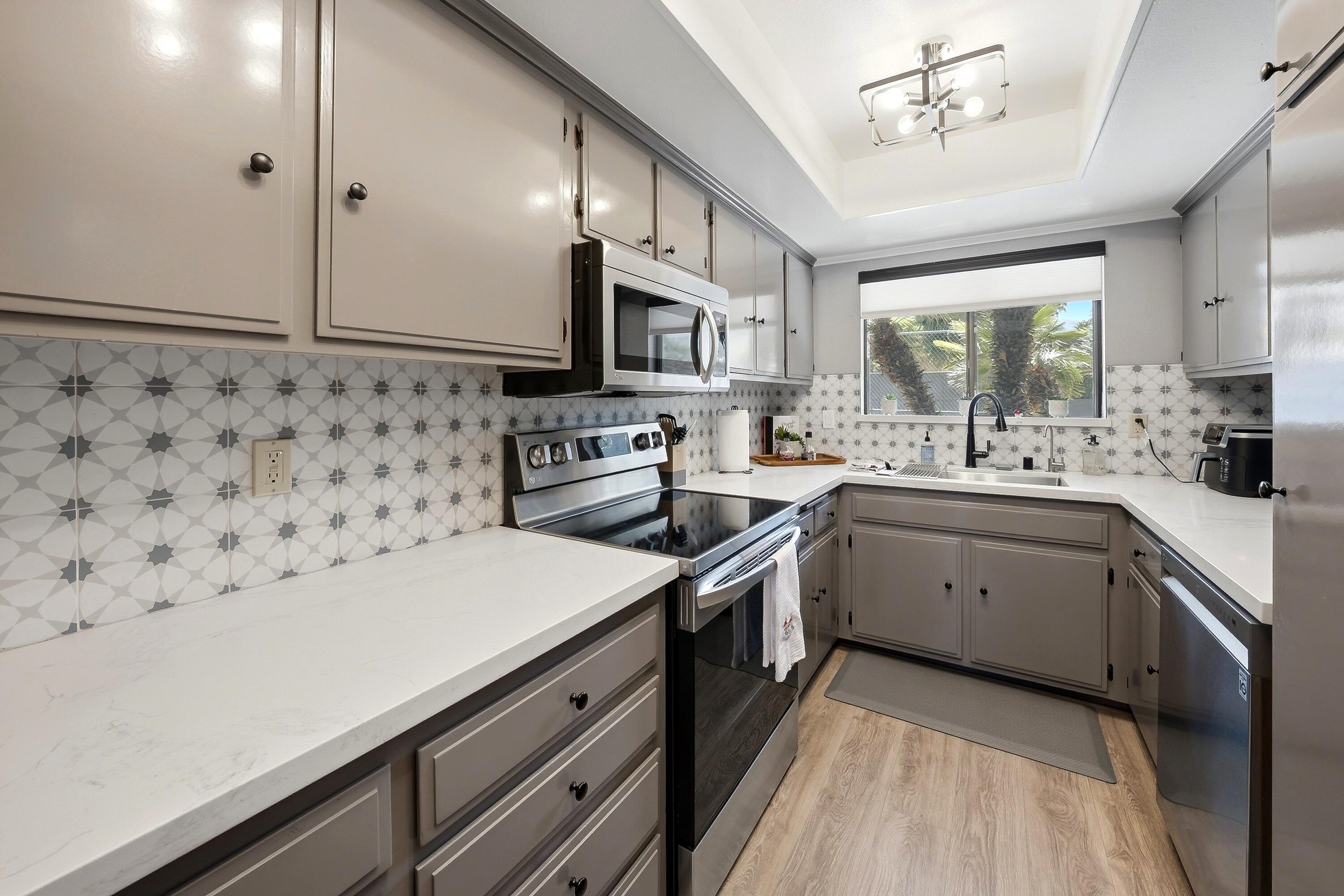 71870 Eleanora Lane Rancho Mirage, CA 92270 - Photo 7 of 36 a kitchen with a sink stove and microwave