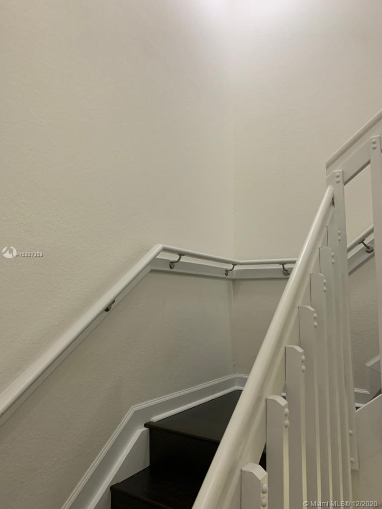 290 Northwest 109th, Unit 207 Miami, FL 33172 - Photo 7 of 10