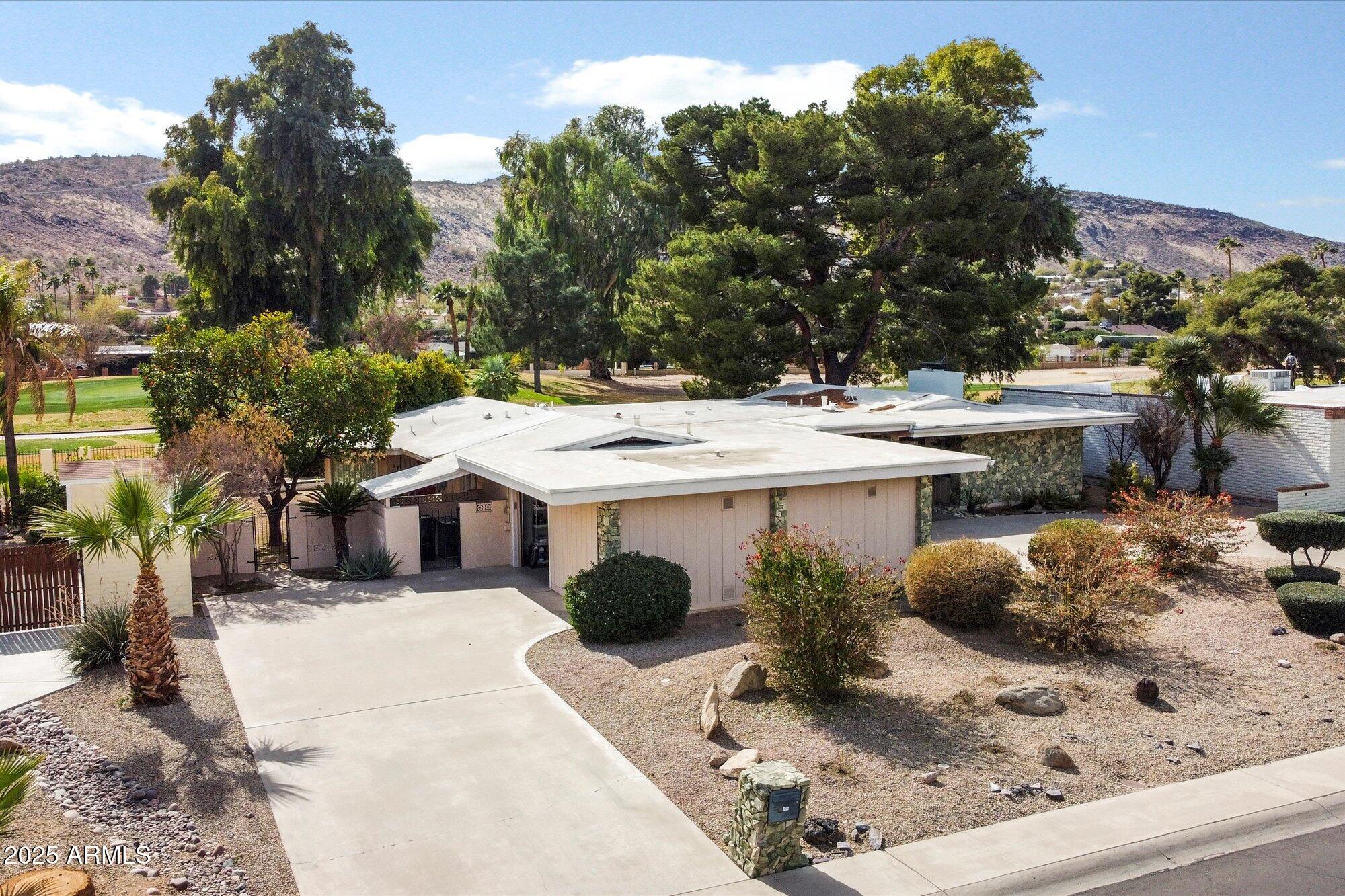 339 West Southern Hills Road Phoenix, AZ 85023 - Photo 3 of 19 28-78268815