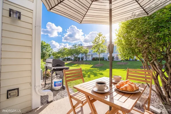 $289,000 | 208 Westminster Court, Unit D, Schaumburg, IL 60193