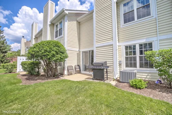 $289,000 | 208 Westminster Court, Unit D, Schaumburg, IL 60193