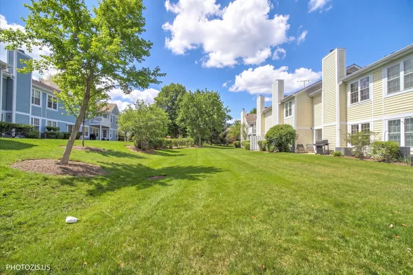 $289,000 | 208 Westminster Court, Unit D, Schaumburg, IL 60193