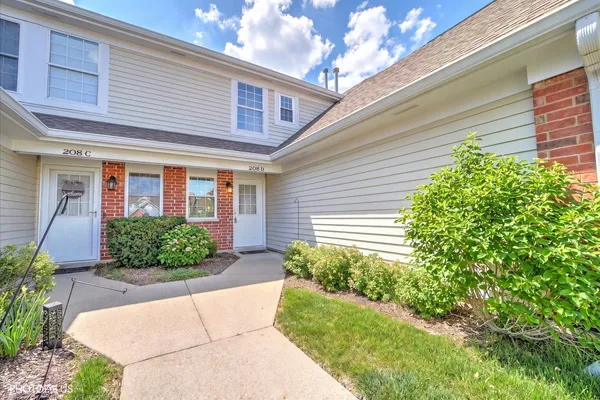$289,000 | 208 Westminster Court, Unit D, Schaumburg, IL 60193