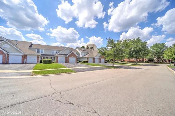 $289,000 | 208 Westminster Court, Unit D, Schaumburg, IL 60193