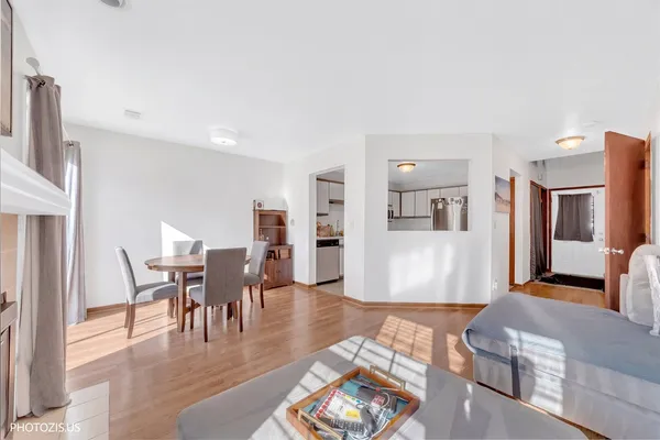 $289,000 | 208 Westminster Court, Unit D, Schaumburg, IL 60193