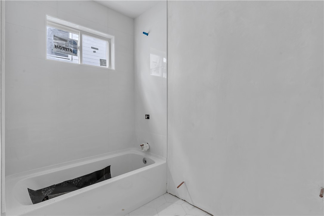 86 Lynch Street Providence, RI 02908 - Photo 13 of 21