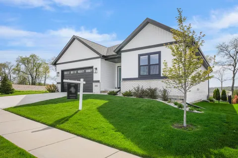 $709,900 | 2016 Besra Drive, Verona, WI 53593