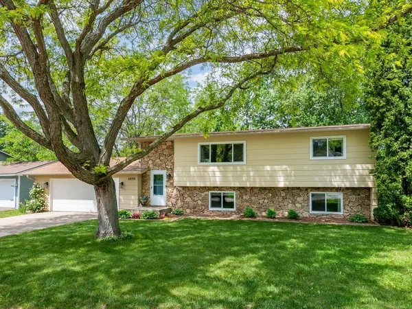 $399,900 | 112316 Baxter Court, Chaska, MN 55318