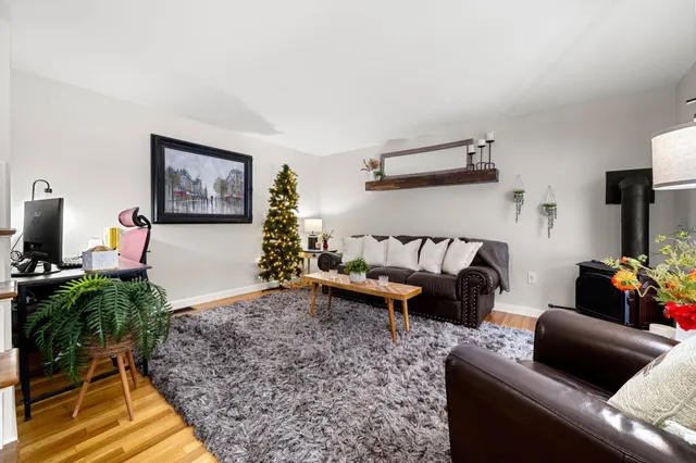 $850,000 | 17 Oriole Drive, Bedford, NH 03110