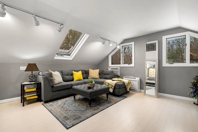 $850,000 | 17 Oriole Drive, Bedford, NH 03110