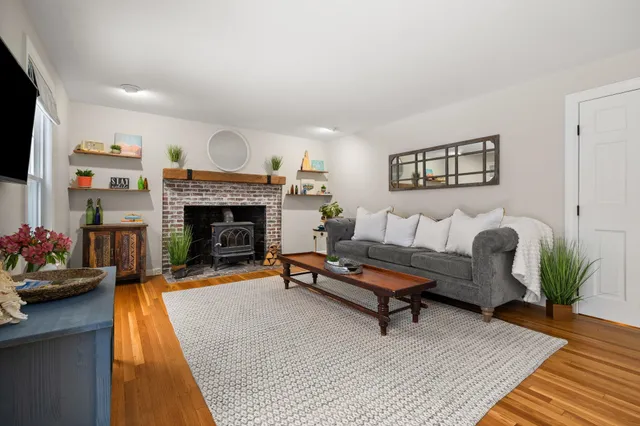 $850,000 | 17 Oriole Drive, Bedford, NH 03110