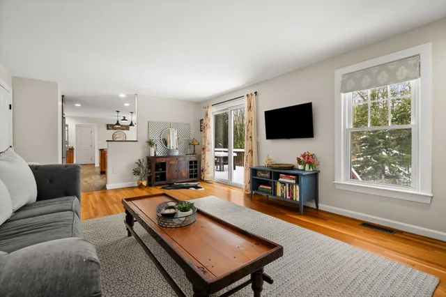 $850,000 | 17 Oriole Drive, Bedford, NH 03110