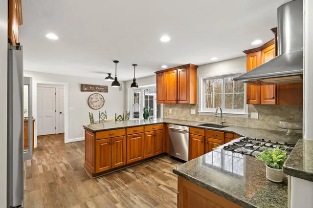 $850,000 | 17 Oriole Drive, Bedford, NH 03110