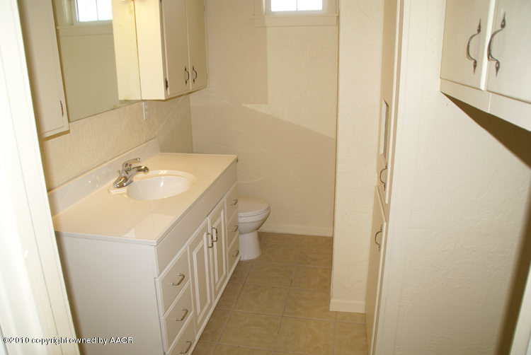 8850 Rockwell Road West Amarillo, TX 79119 - Photo 13 of 23 Bathroom 1