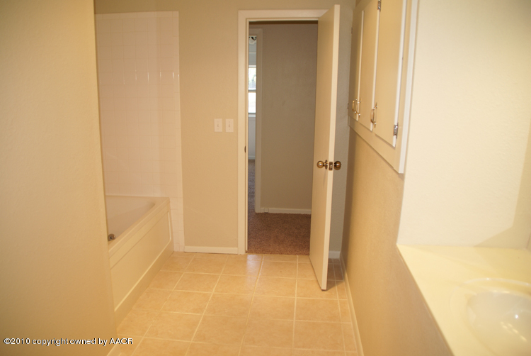 8850 Rockwell Road West Amarillo, TX 79119 - Photo 15 of 23 Bathroom 2