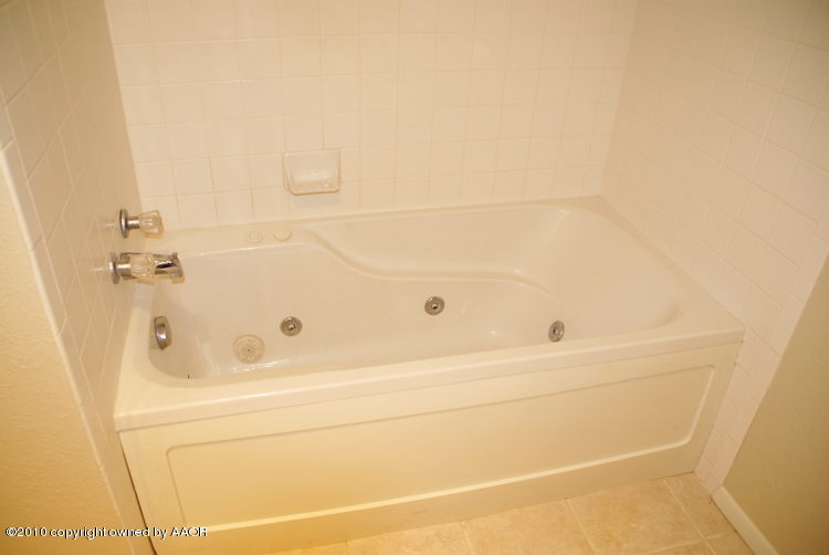 8850 Rockwell Road West Amarillo, TX 79119 - Photo 16 of 23 Jetted Bathtub