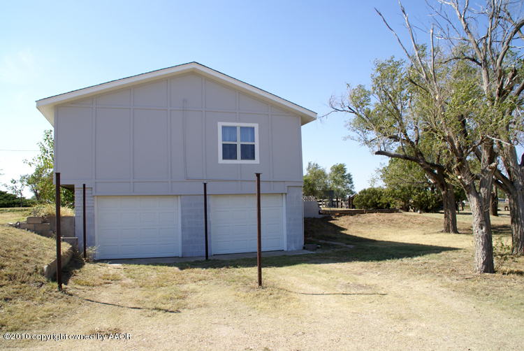 8850 Rockwell Road West Amarillo, TX 79119 - Photo 18 of 23 Garage