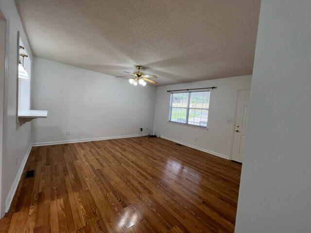 2226 Southeast Northeast Road Cleveland, TN 37311 - Photo 5 of 19 2226NortheastRdSE_32968_5