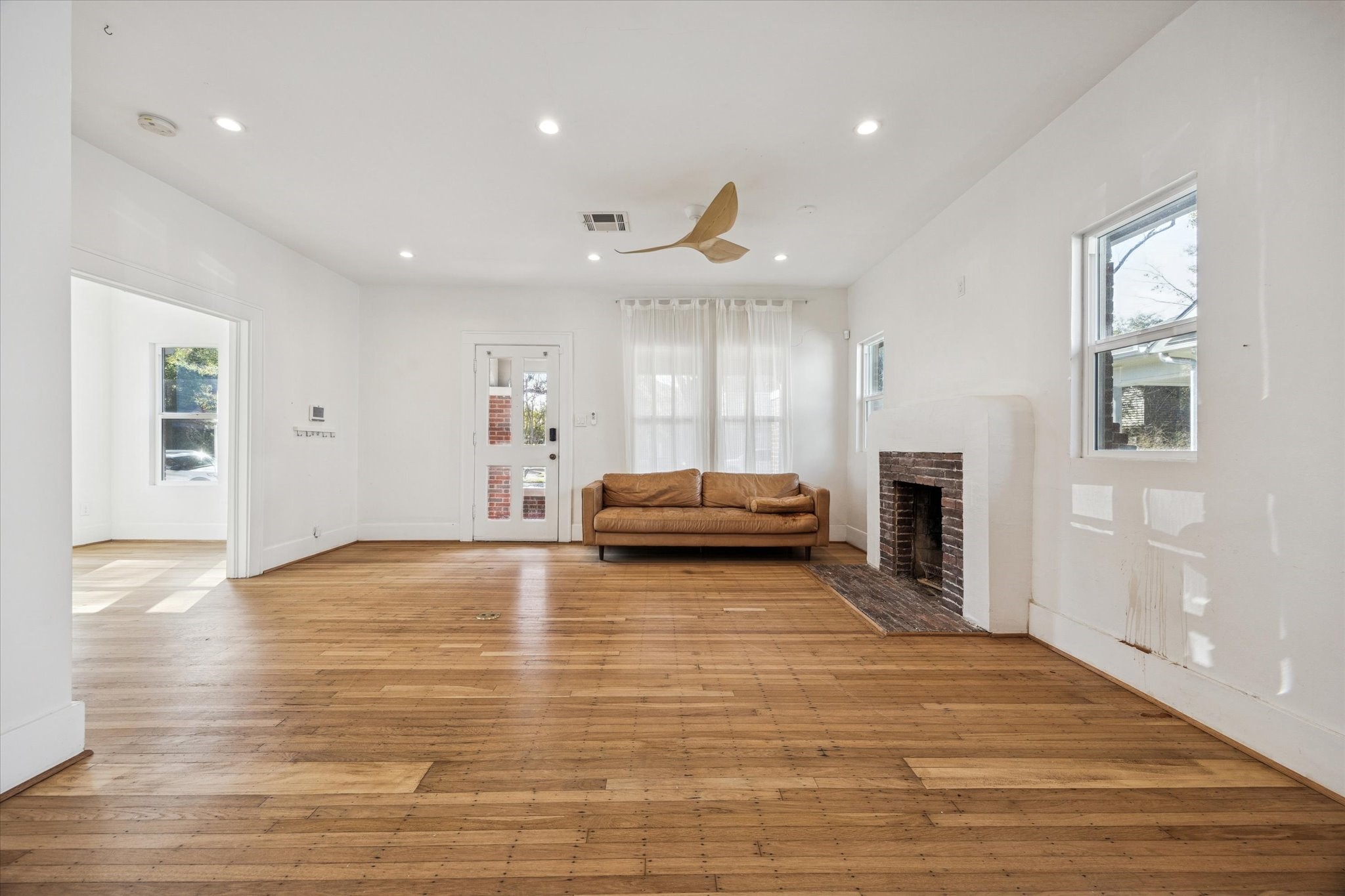 1624 Branard Street Houston, TX 77006 - Photo 8 of 25