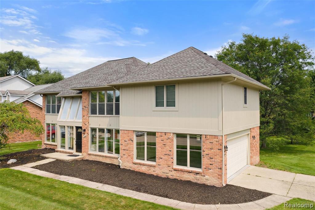 217 Streamview Drive Troy, MI 48085 - Photo 3 of 49