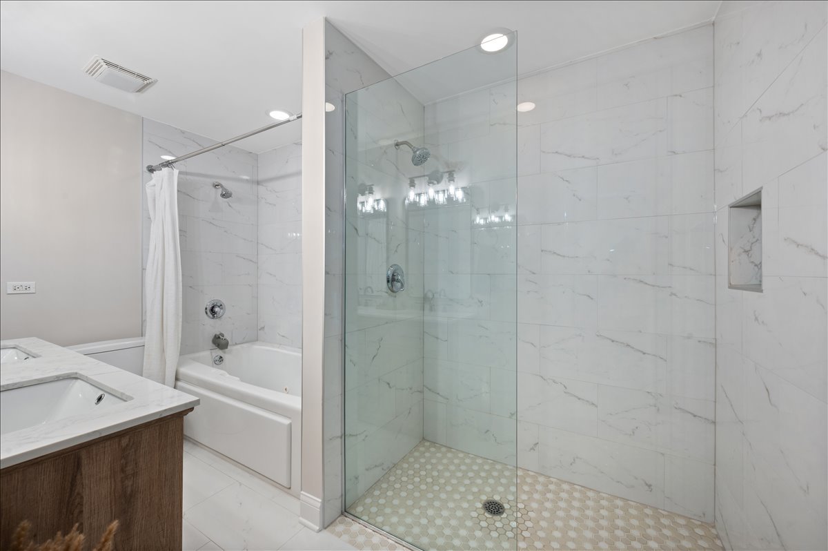 636 North Racine Avenue, Unit 3S Chicago, IL 60642 - Photo 15 of 25