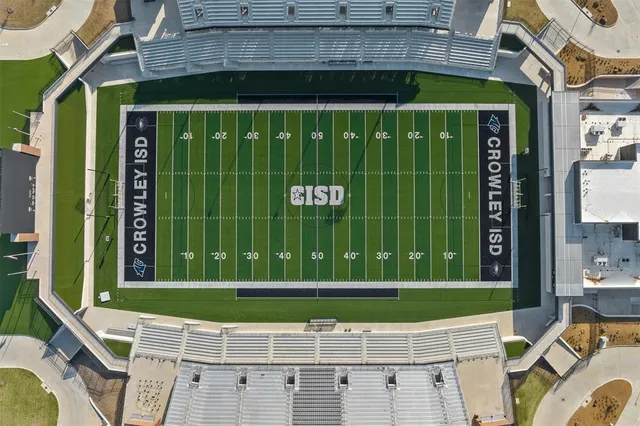 a front view of a garden with a fountain