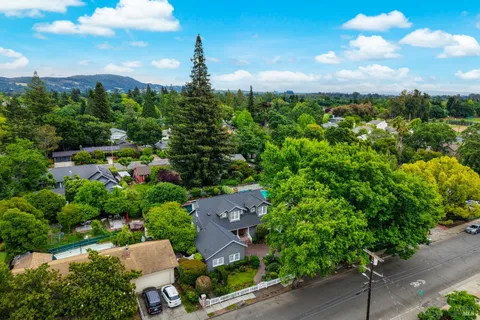 $2,999,999 | 852 2nd Street East, Sonoma, CA 95476