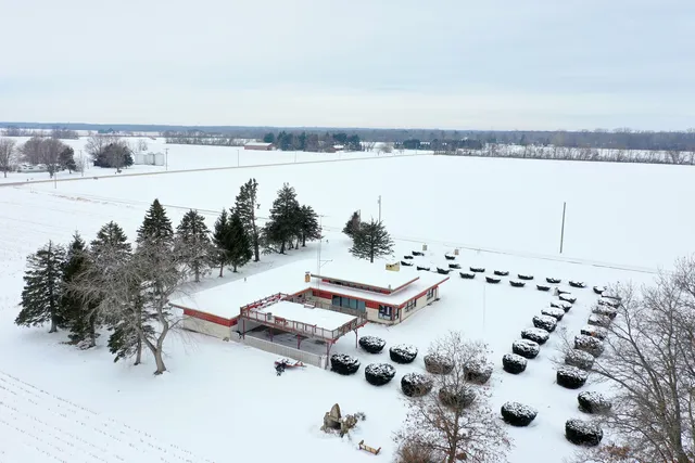 $439,000 | 15884 West 3500th Road North, Essex, IL 60935