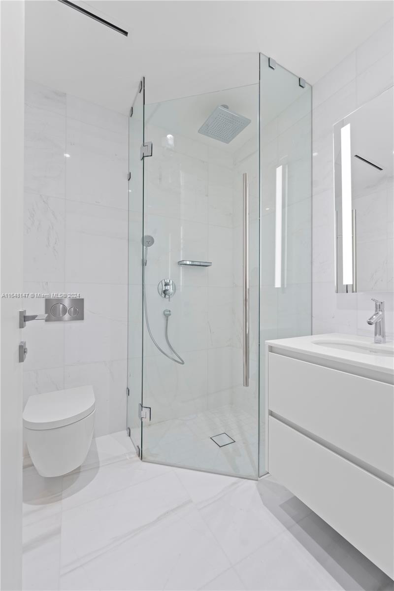 300 Biscayne Blvd Way, Unit 4604 Miami, FL 33131 - Photo 21 of 53 a bathroom with a shower a toilet and a sink